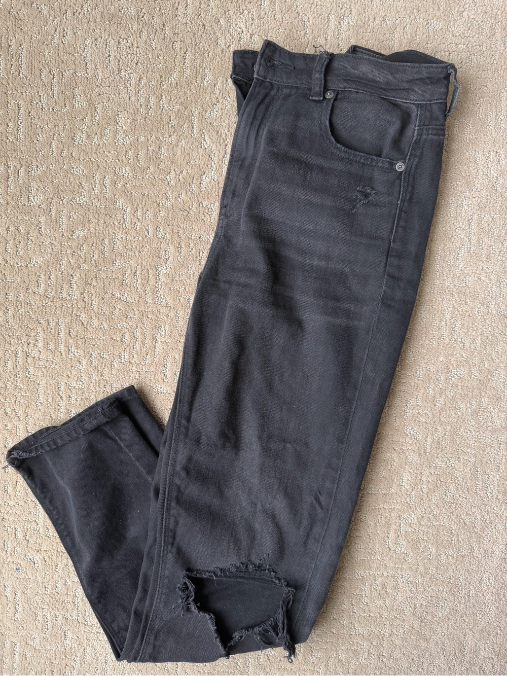 Women’s Black Skinny Jeans with Ripped Hem